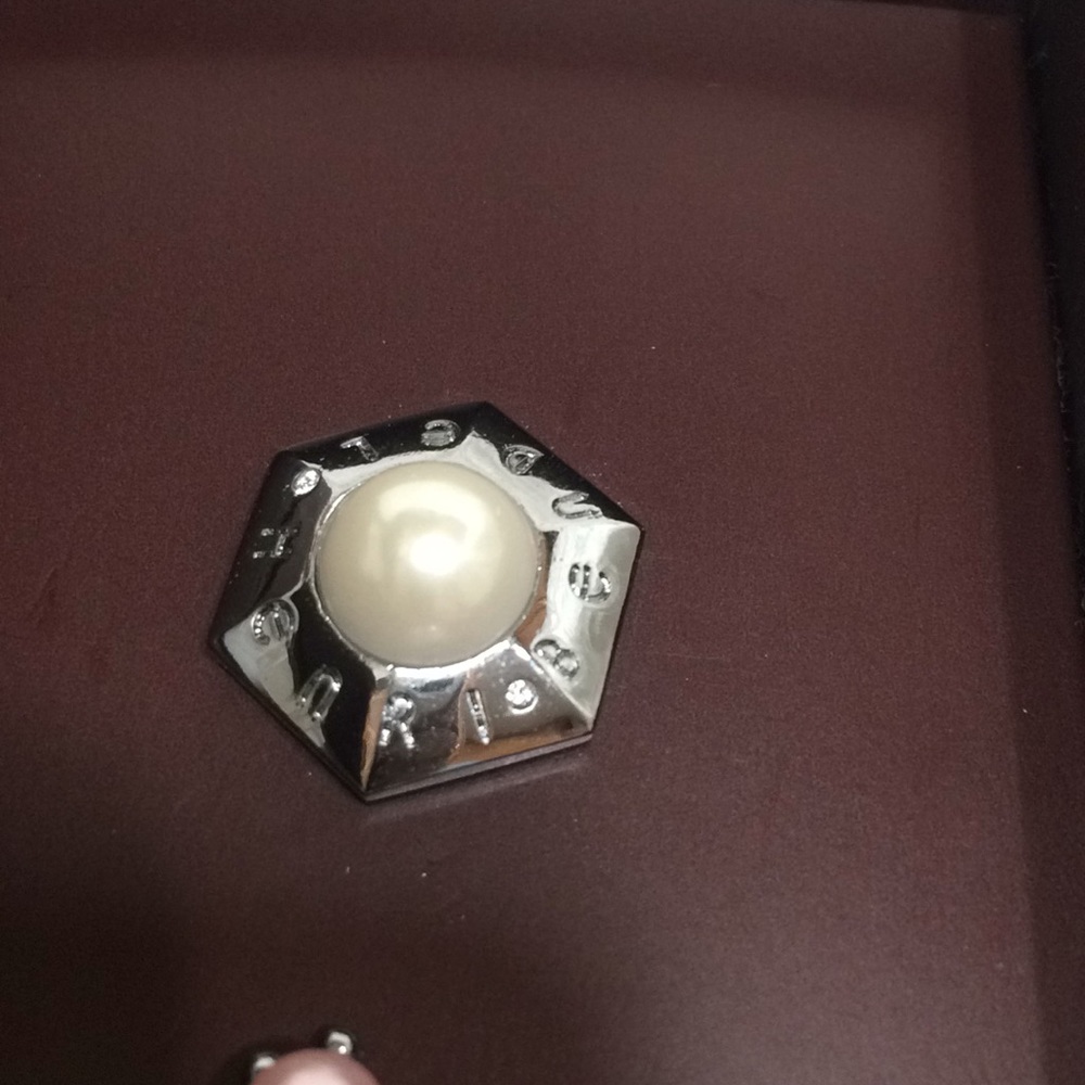 Henri Bendel Pin set RARE - Picture 4 of 7
